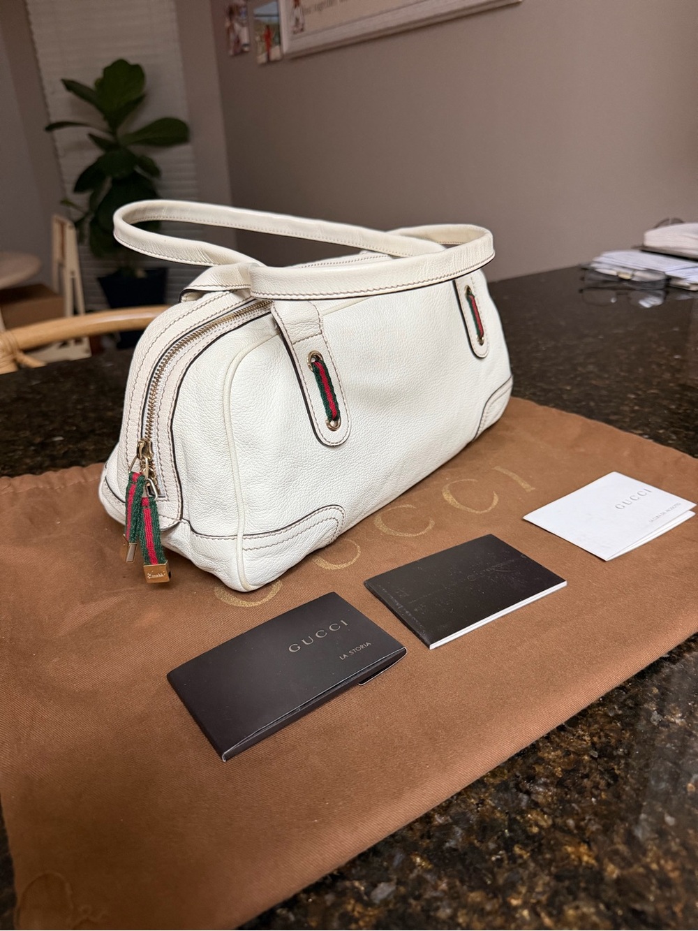 Gucci White Leather Shoulder Bag with Green and Red Stripe Detail - Picture 6 of 11